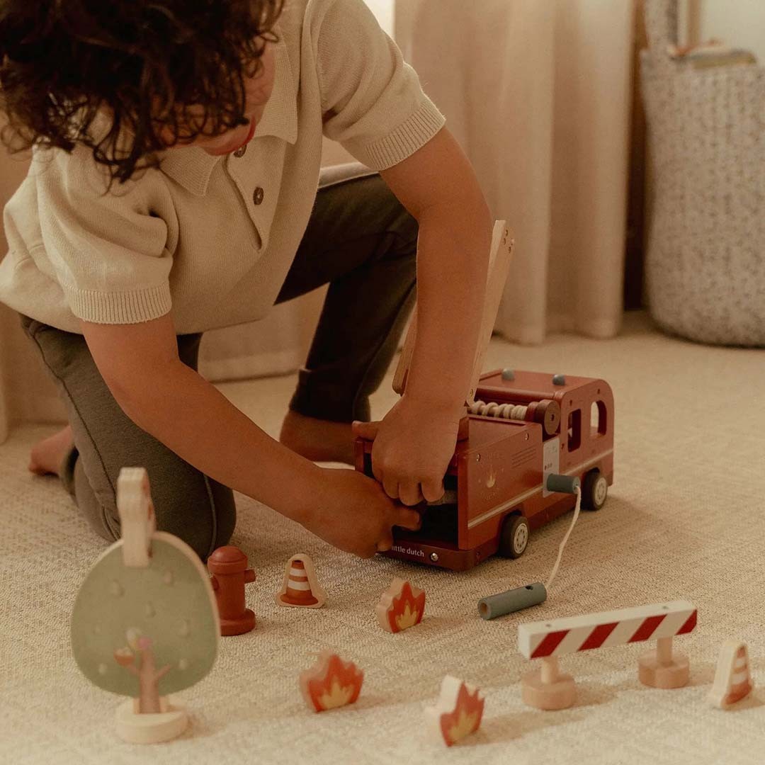 Fire Truck with Extendable Ladder and Accessories - Little Dutch
